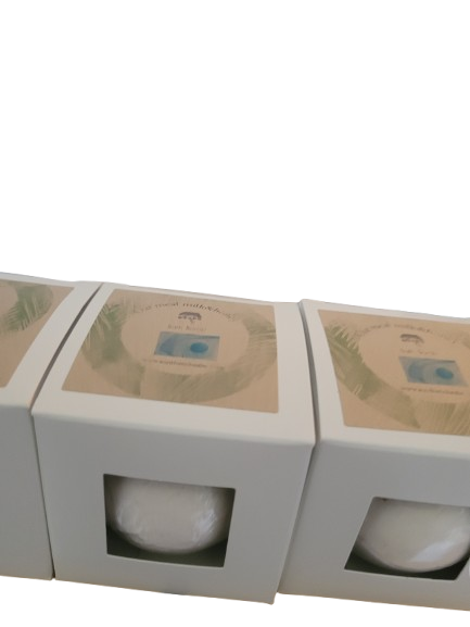 Oatmeal milk and honey bath bomb - Image 2